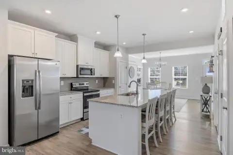 MLS: MDBC2166130