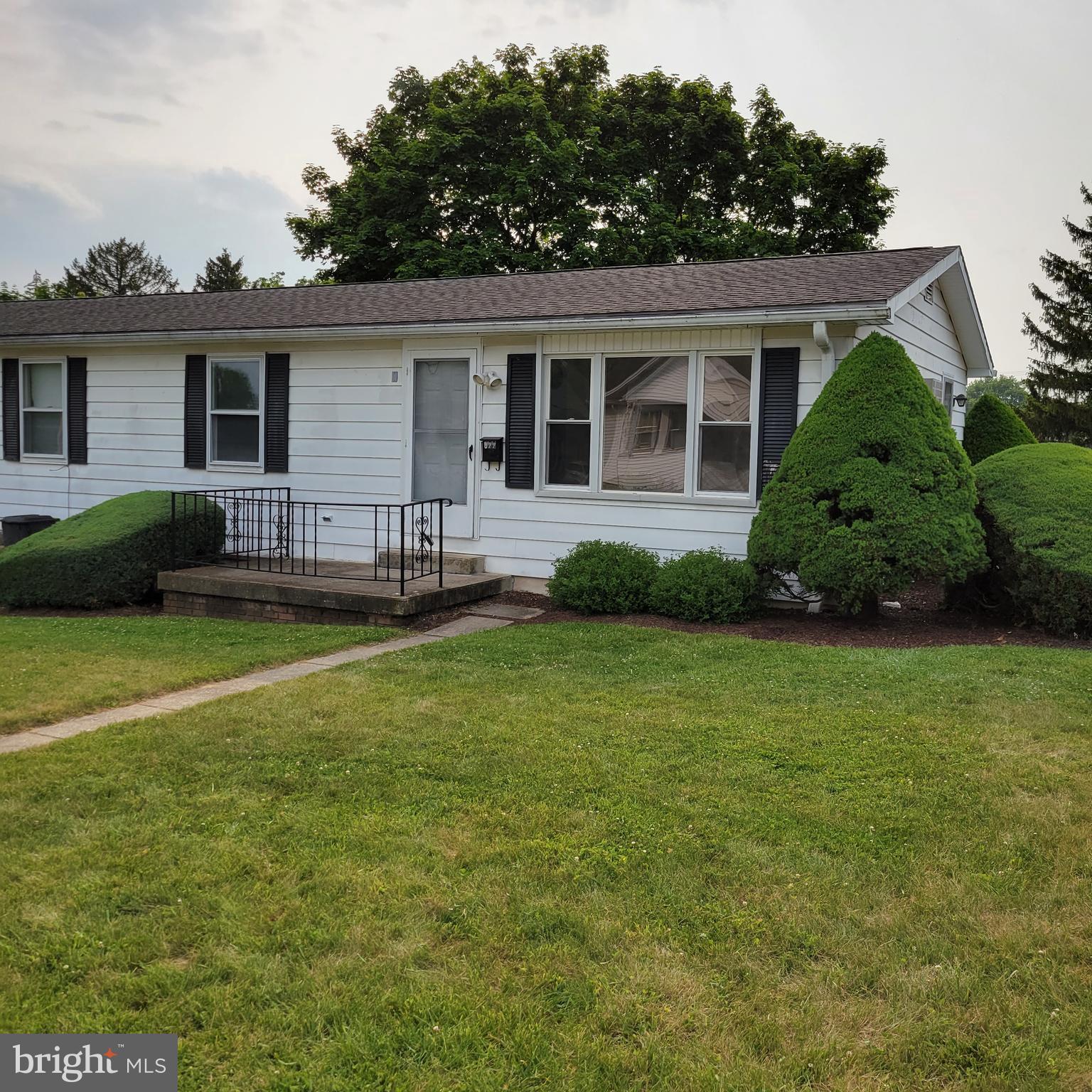 2 Bedroom unit located in a quiet neighborhood area in Borough. Walking distance to restaurants and grocery store and Pharmacy.
NO PETS, NO SMOKING OR VAPING.
Owner is a PA licensed real estate agent.