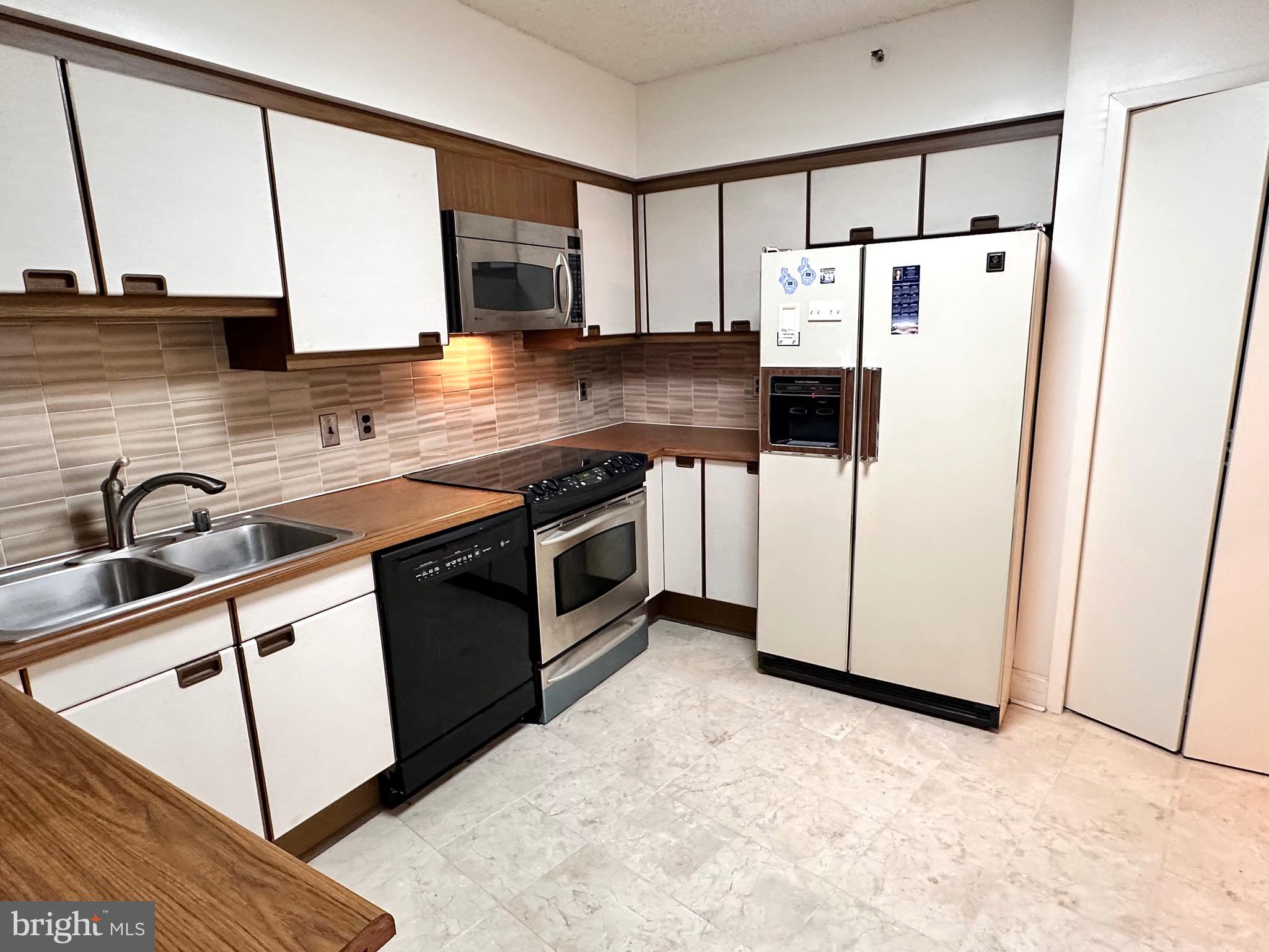 1300 CRYSTAL DRIVE 901S