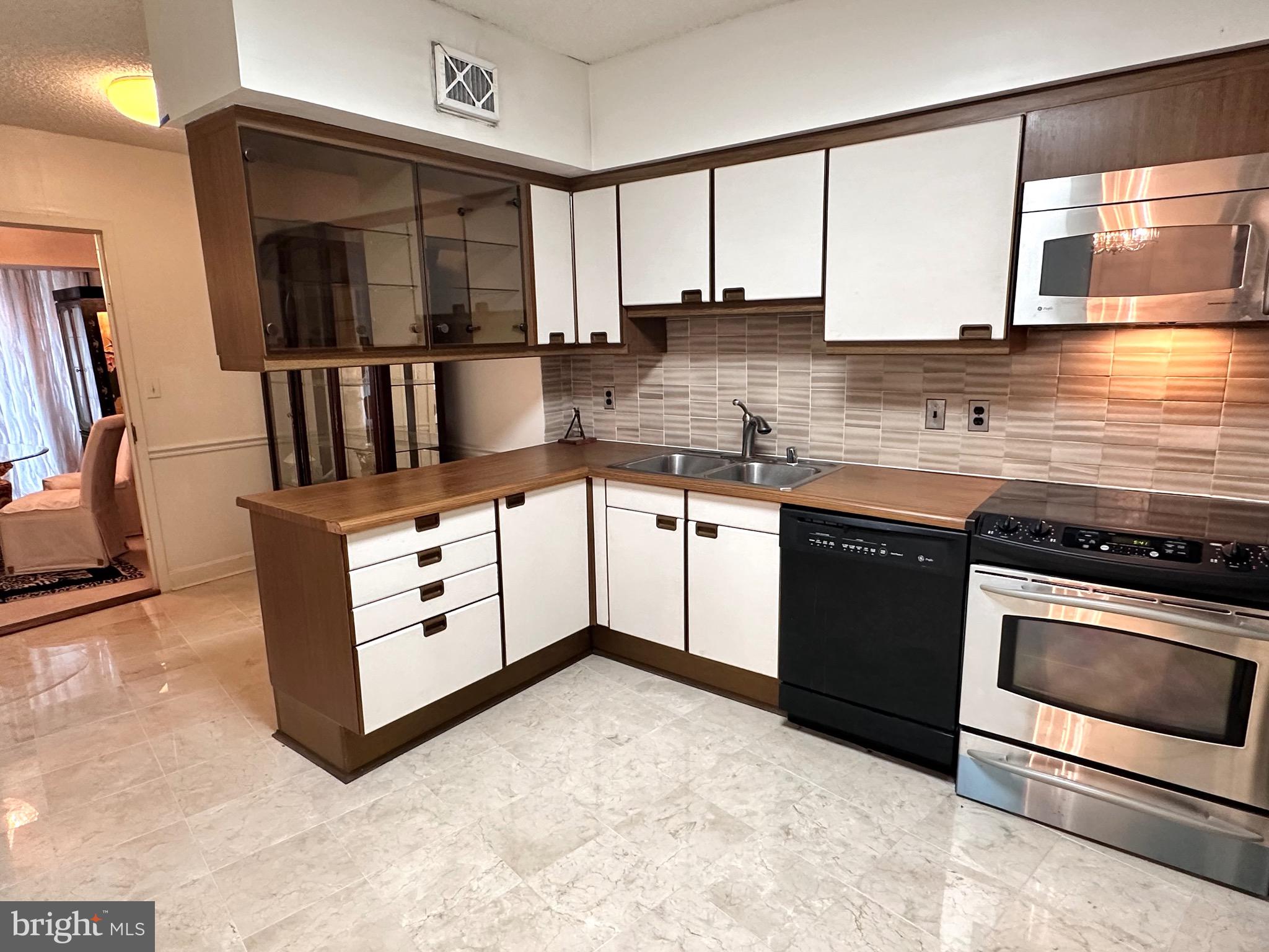 1300 CRYSTAL DRIVE 901S