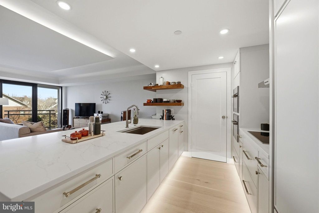Photo of 1530 Key Boulevard #324, ARLINGTON, VA 22209 (MLS # VAAR2069748)