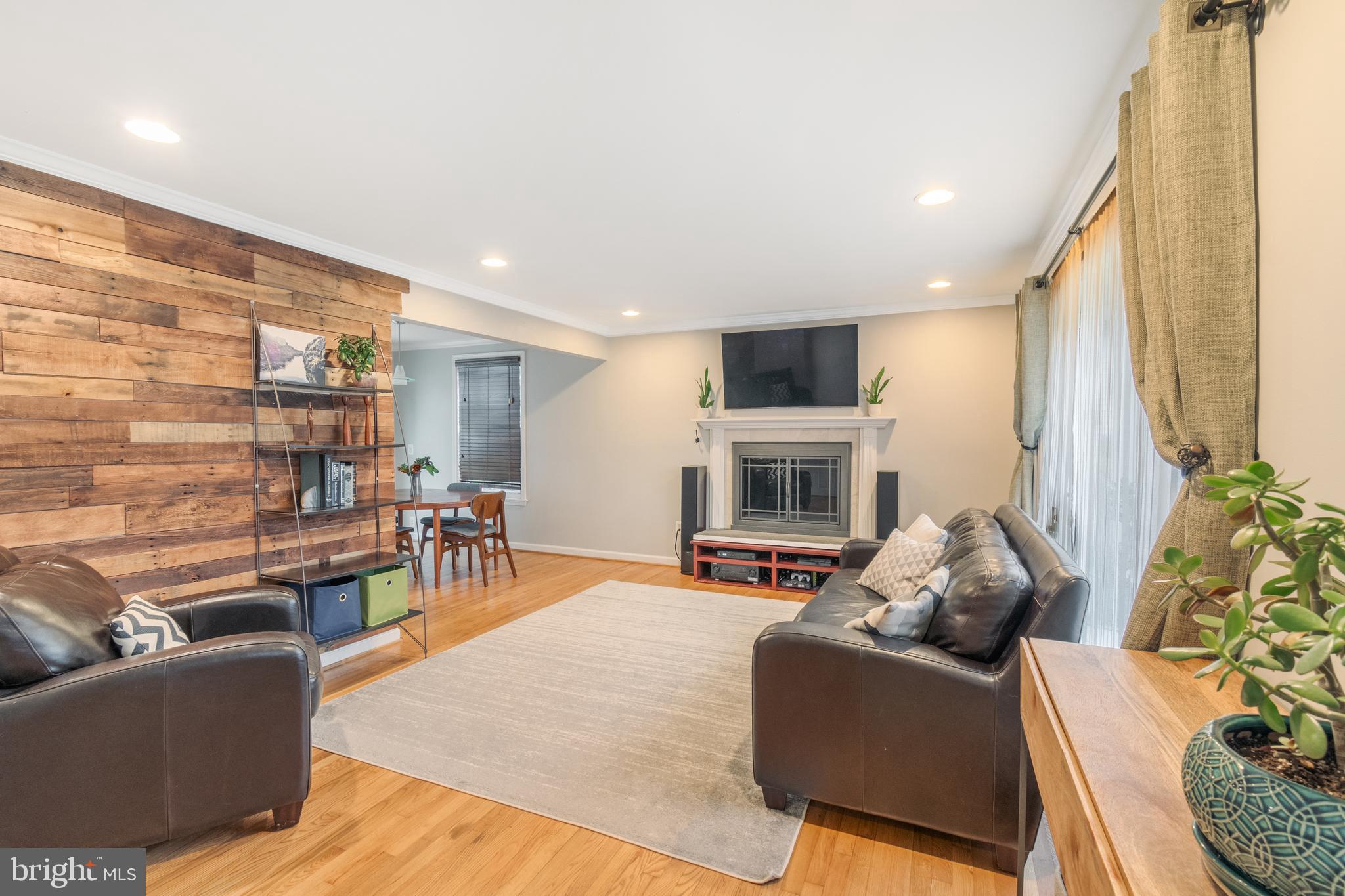 WHEATON WOODS - Residential