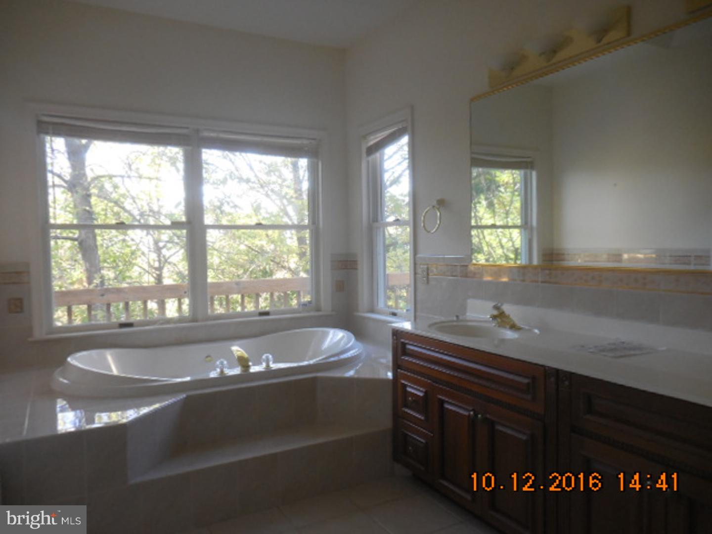 LONGVUE ESTATES - Residential