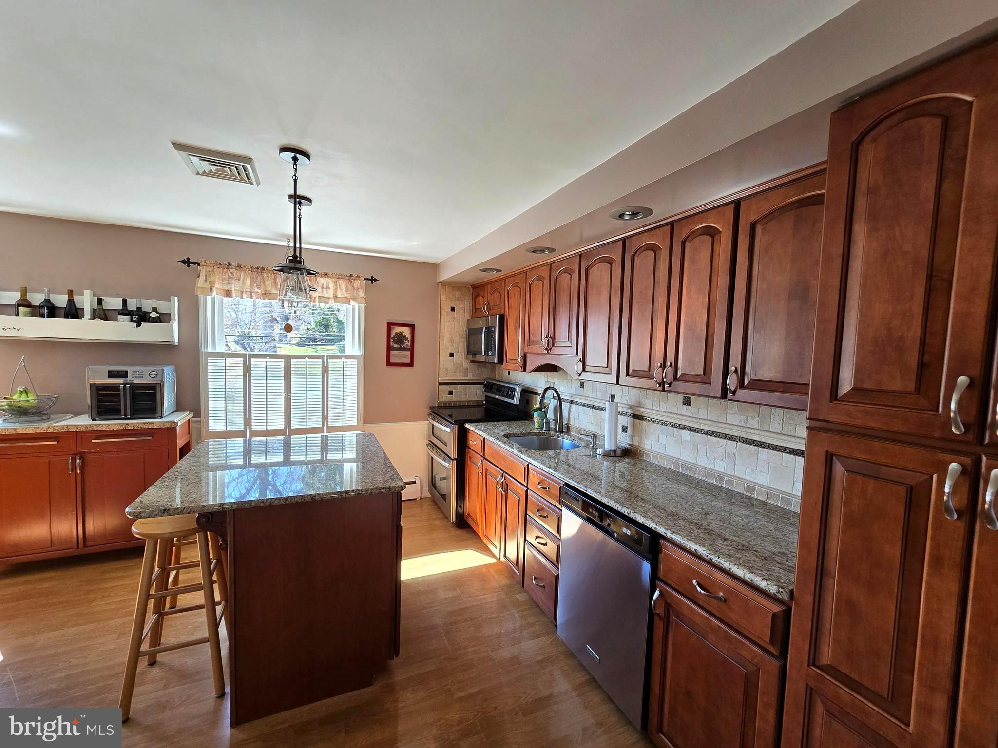 FEASTERVILLE HGTS - Residential