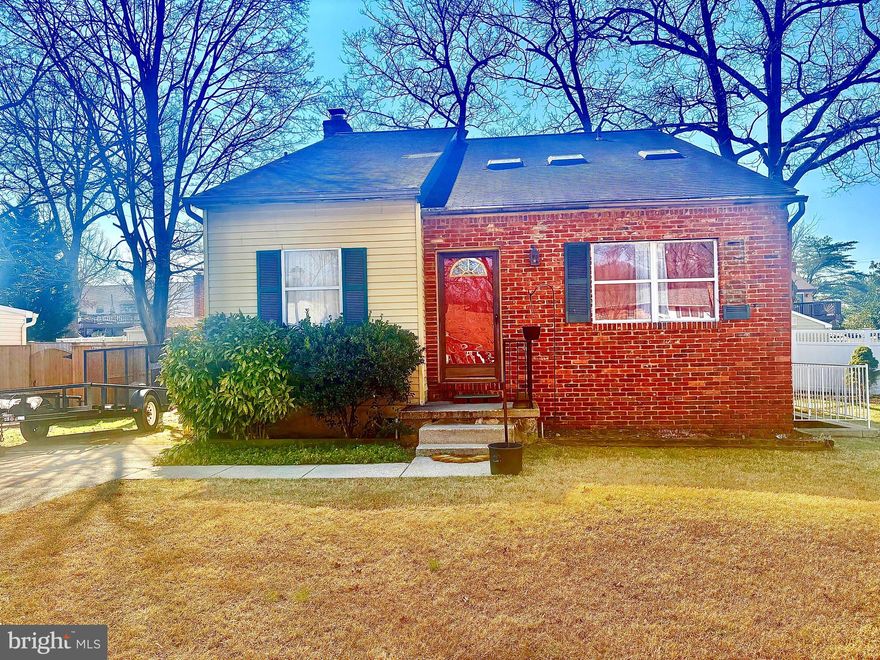 Perfect location for your savvy buyer. Desirable Cul-de-sac. Unique contemporary floorplan ready for your creativity. House was appraised in 2021 for $320K.  Water in the basement. House needs major renovation.  Because of the condition there would be no approved financing. This is an estate  sale. Please include a cover letter with terms and conditions with your offer.