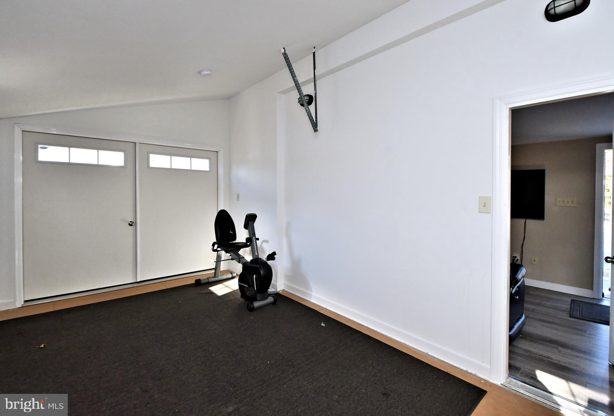 WHISPERING WOODS - Residential