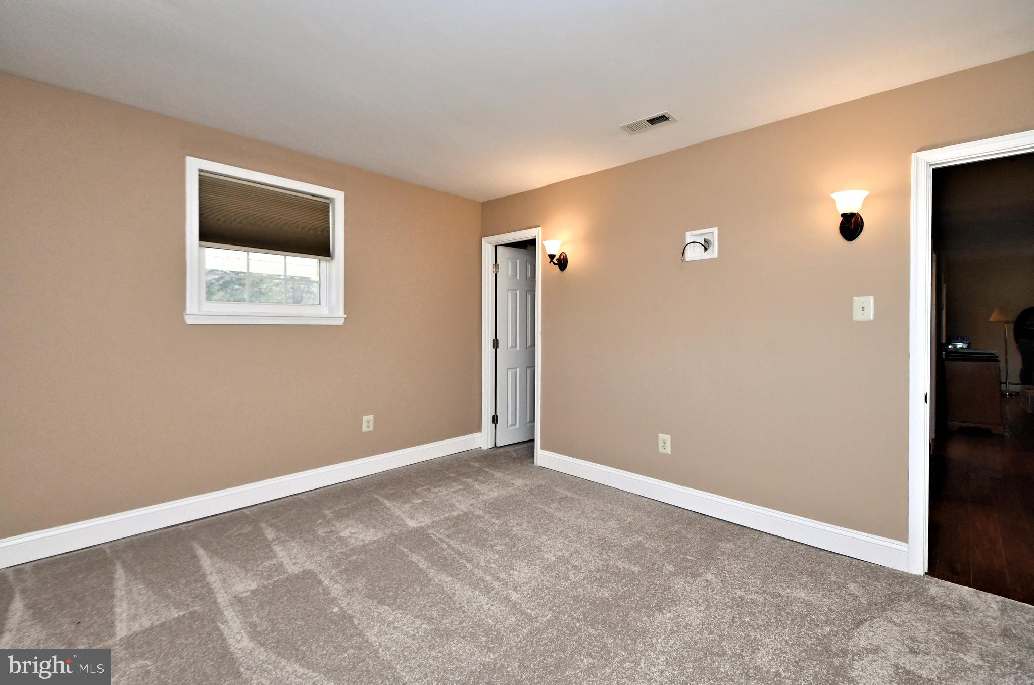 WHISPERING WOODS - Residential