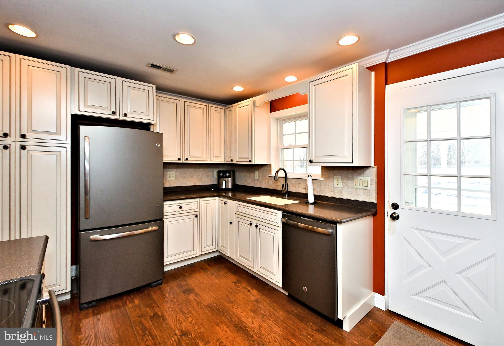 WHISPERING WOODS - Residential