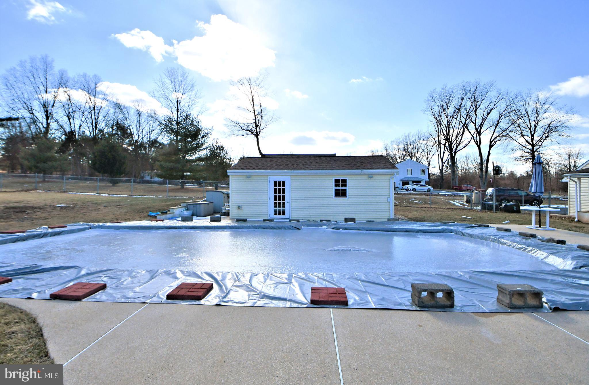 WHISPERING WOODS - Residential