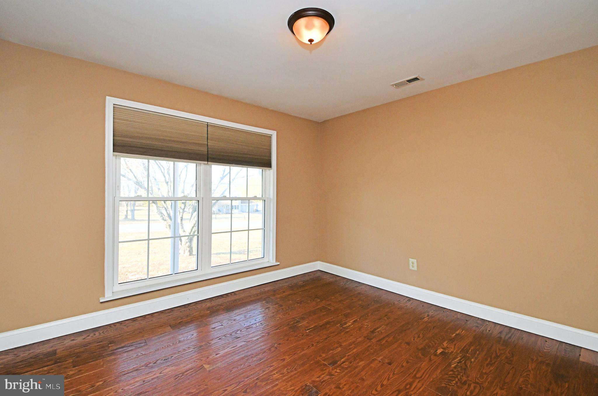 WHISPERING WOODS - Residential