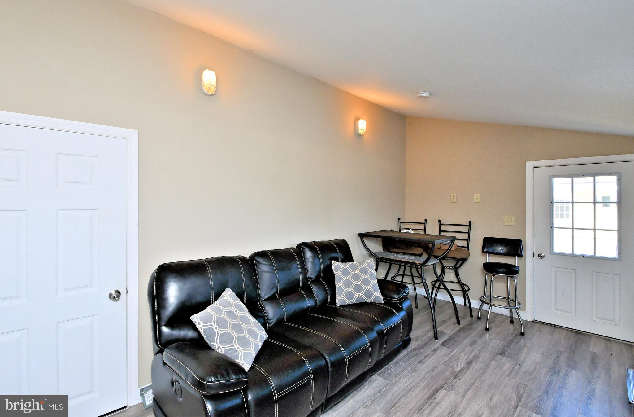 WHISPERING WOODS - Residential