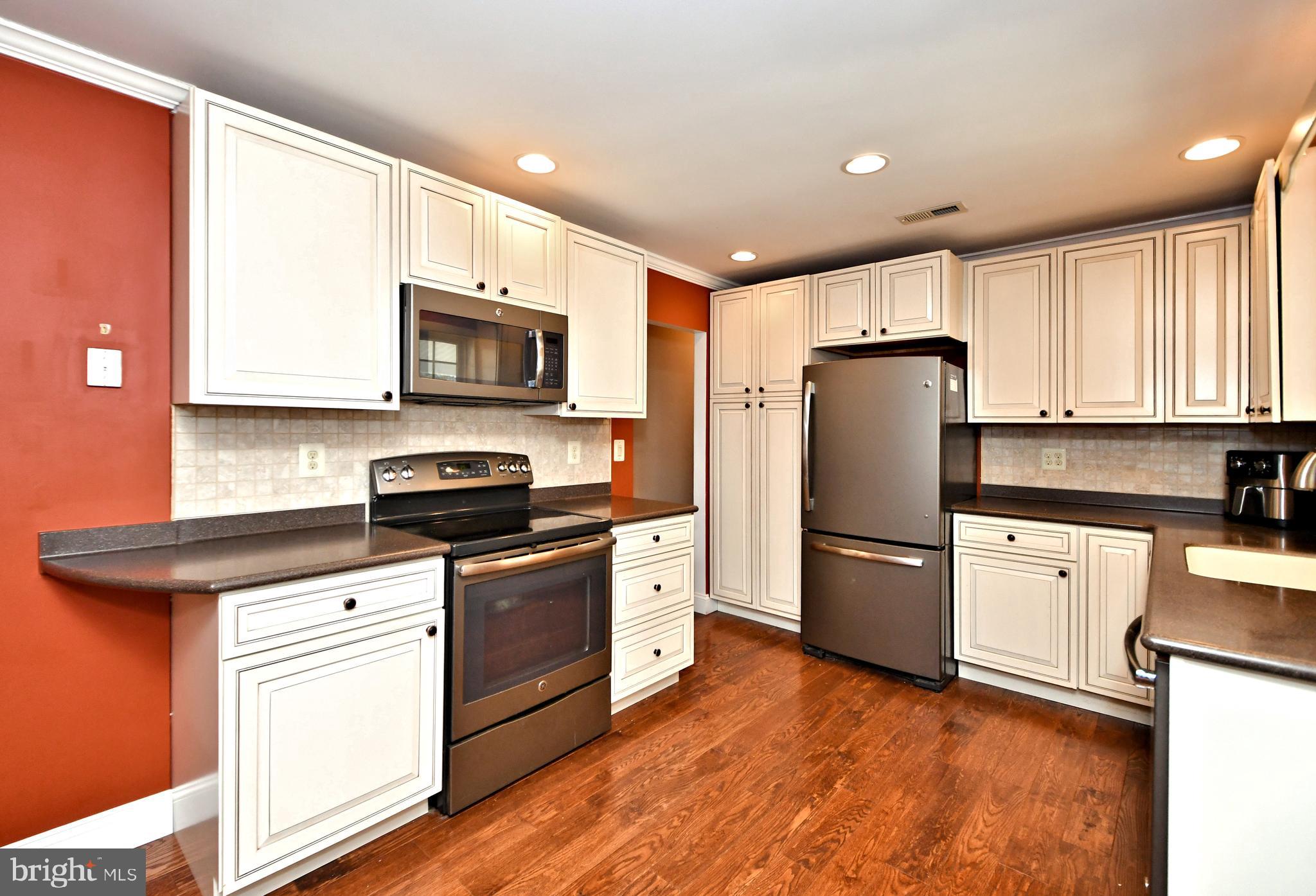 WHISPERING WOODS - Residential