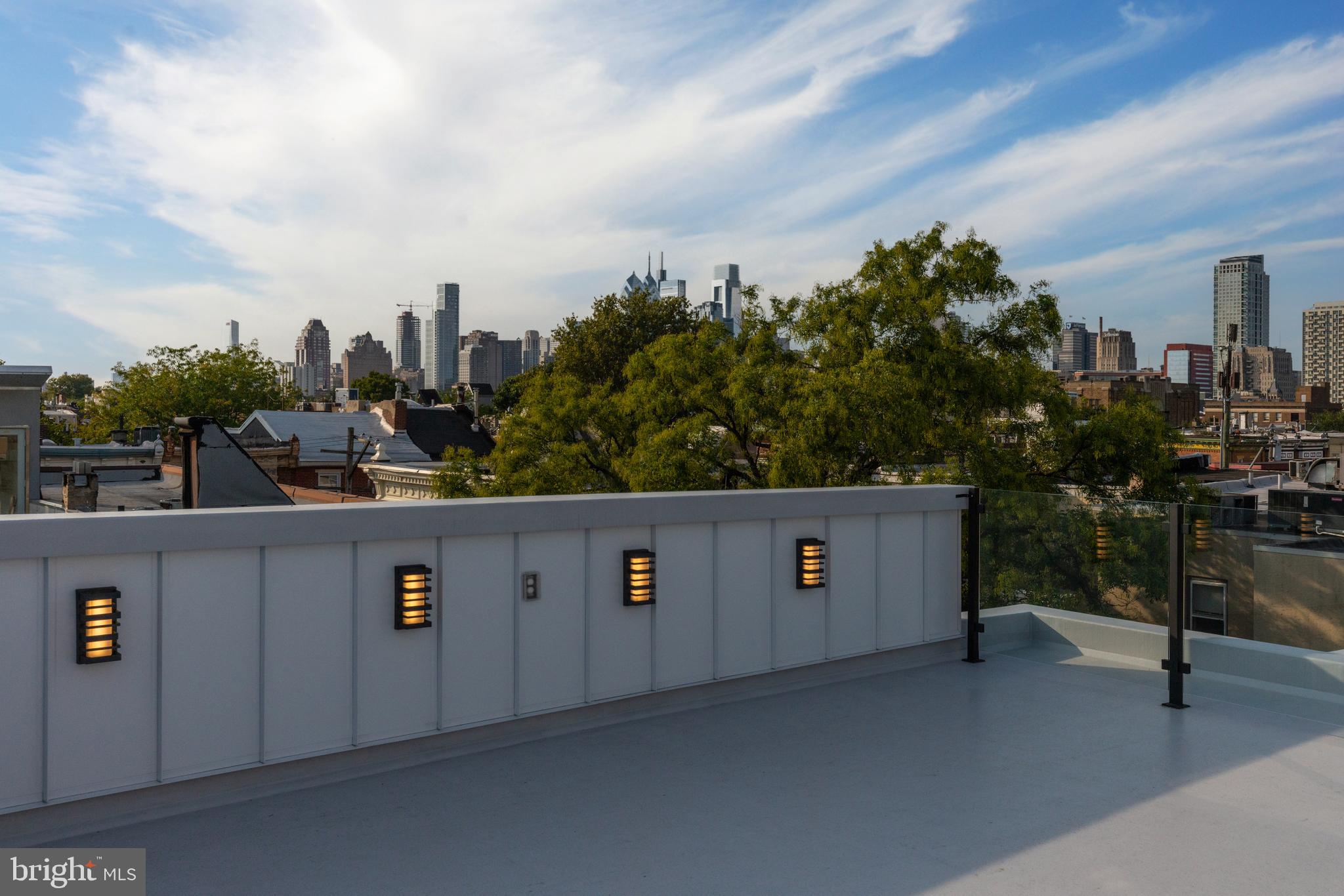 QUEEN VILLAGE - Residential