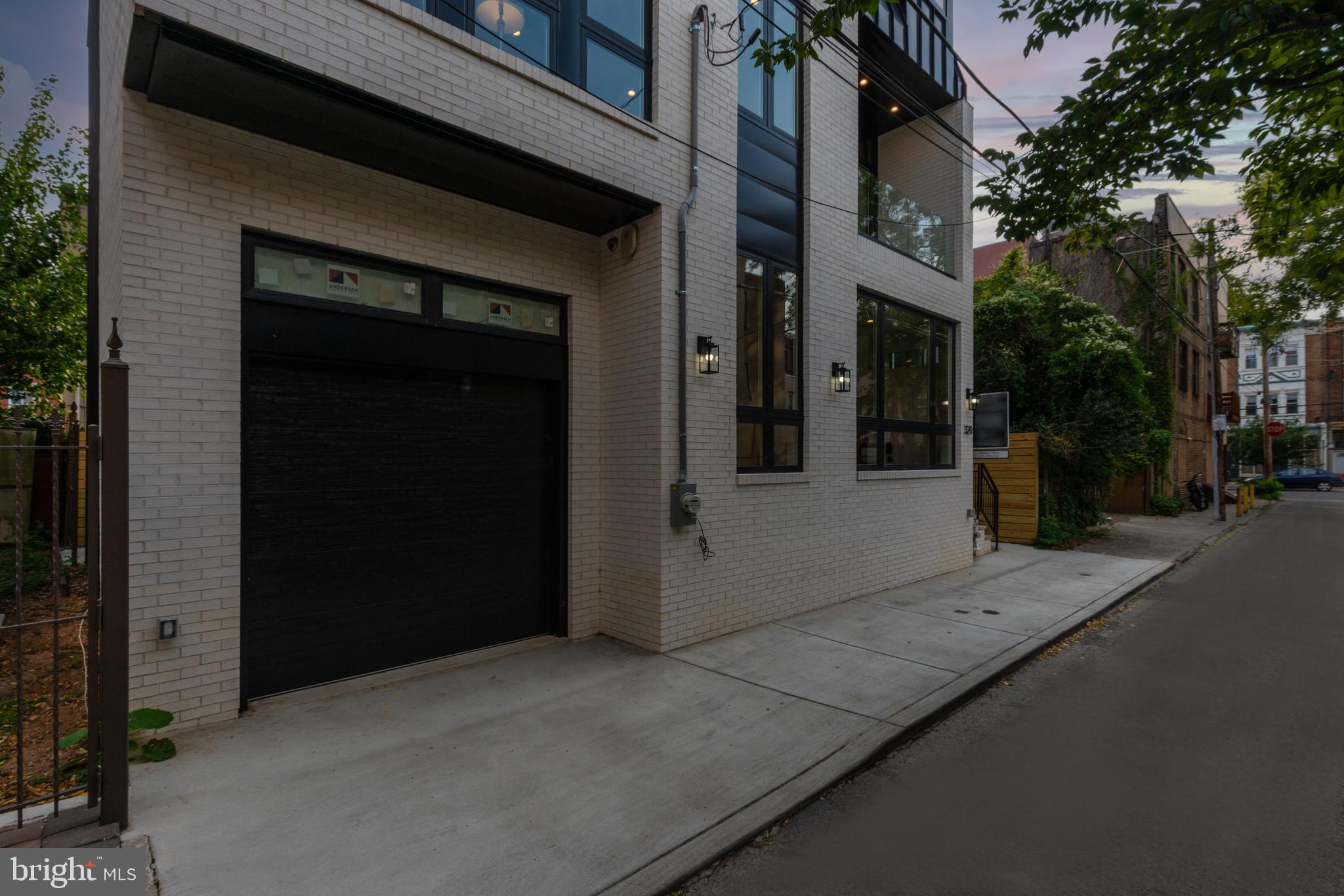 QUEEN VILLAGE - Residential