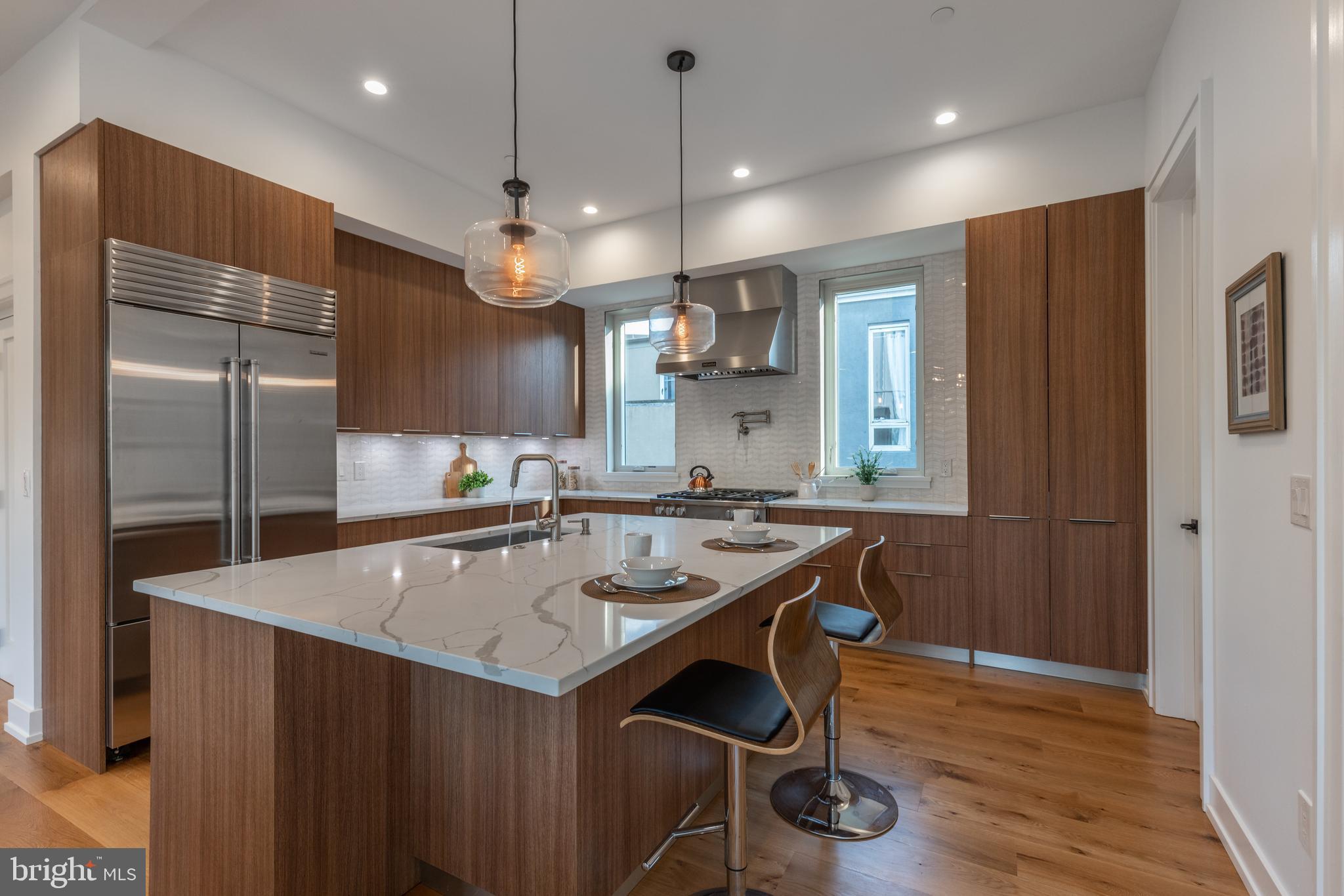 QUEEN VILLAGE - Residential