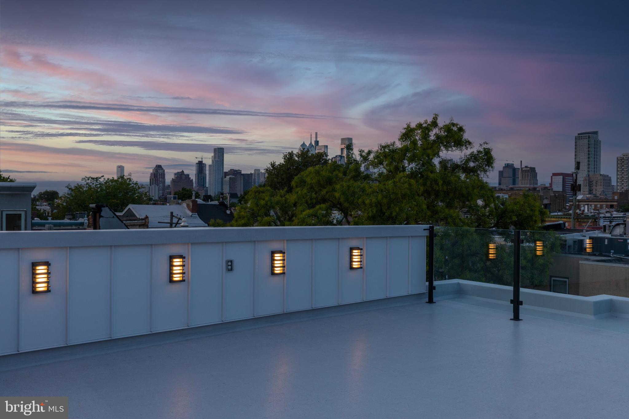 QUEEN VILLAGE - Residential