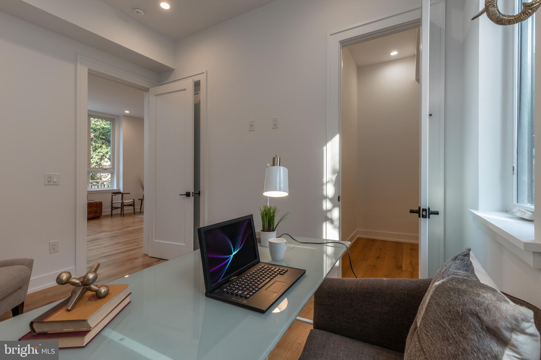 QUEEN VILLAGE - Residential