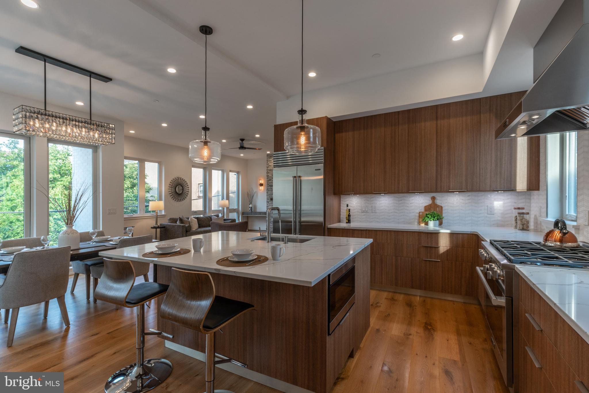 QUEEN VILLAGE - Residential