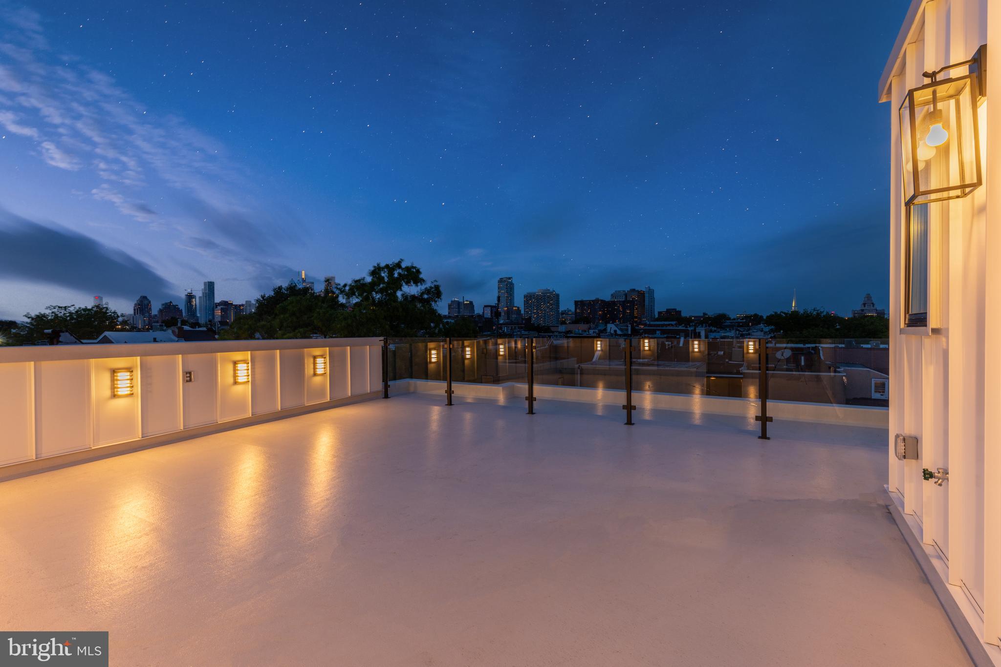 QUEEN VILLAGE - Residential