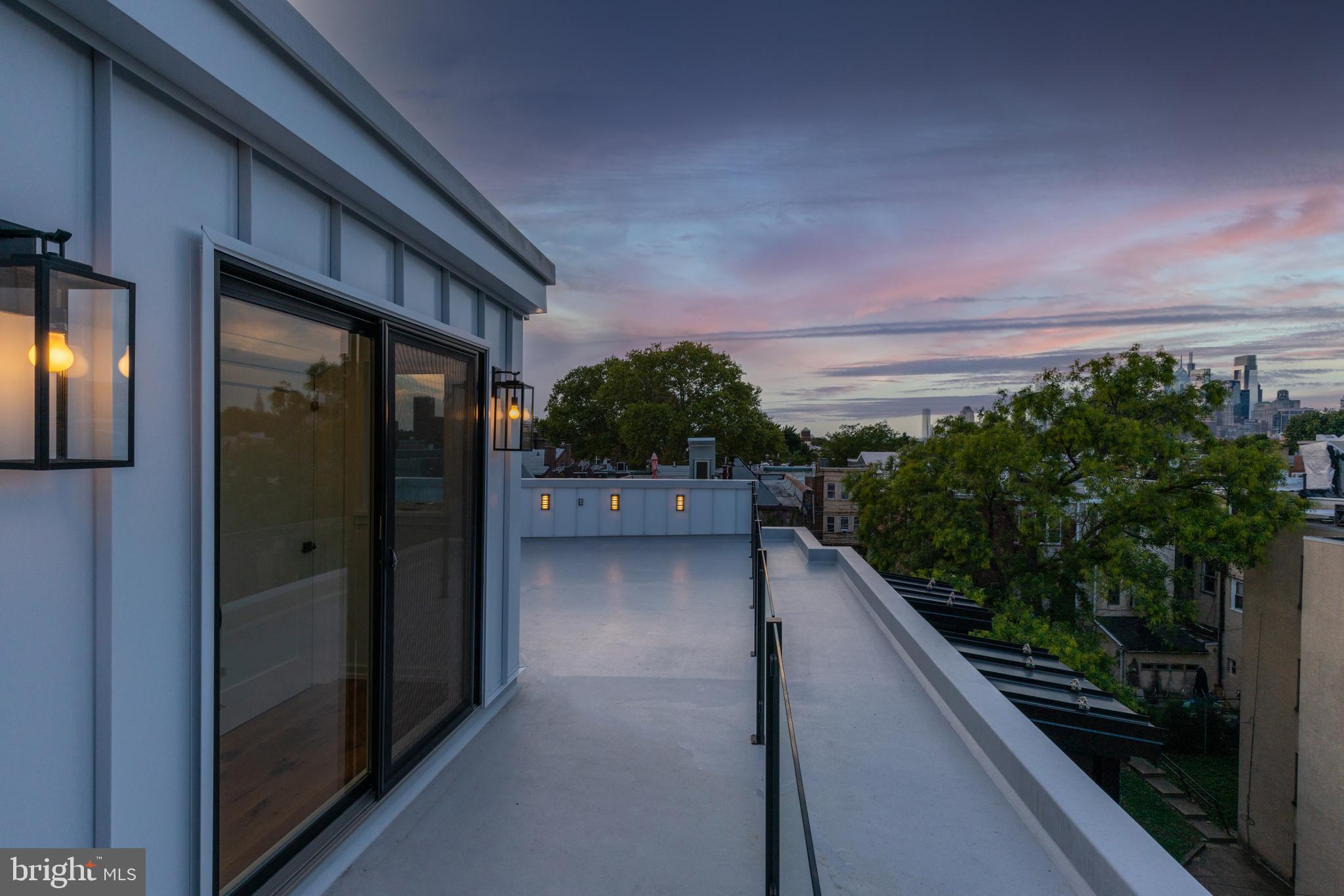 QUEEN VILLAGE - Residential