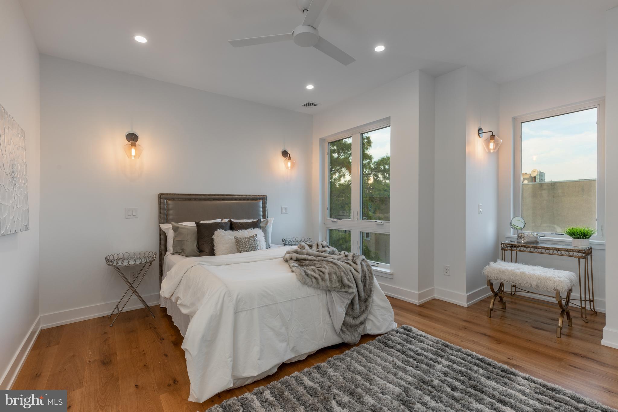 QUEEN VILLAGE - Residential