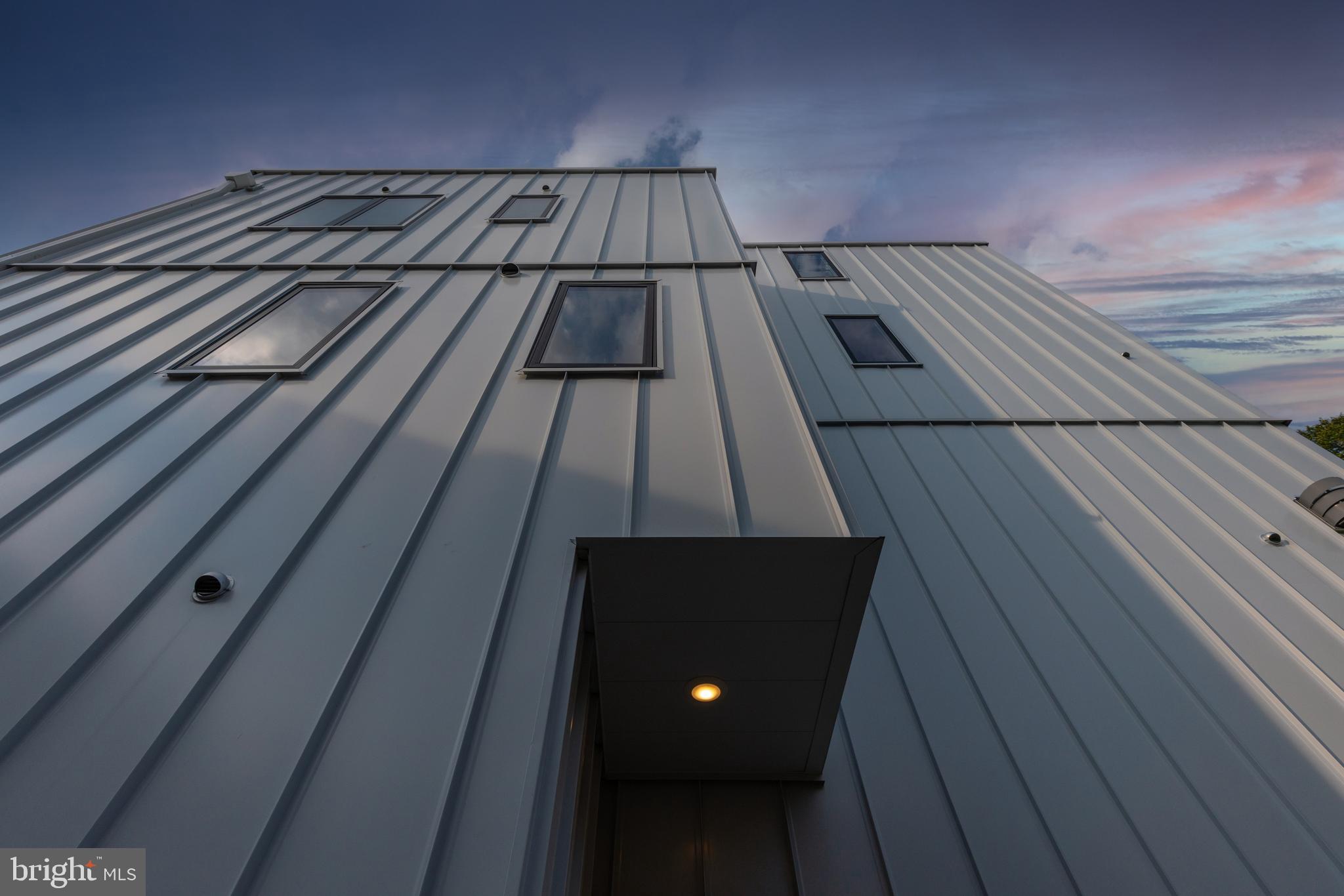 QUEEN VILLAGE - Residential