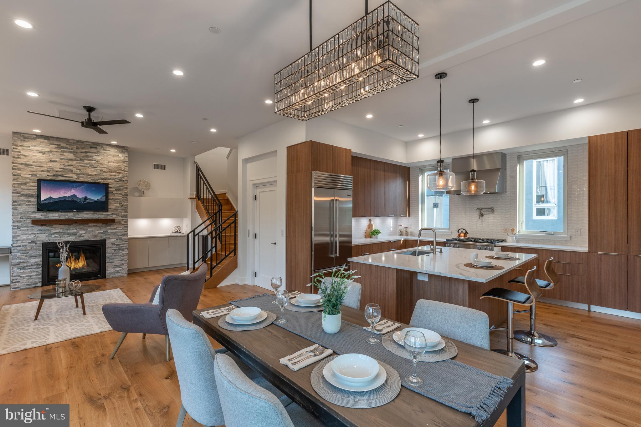 QUEEN VILLAGE - Residential