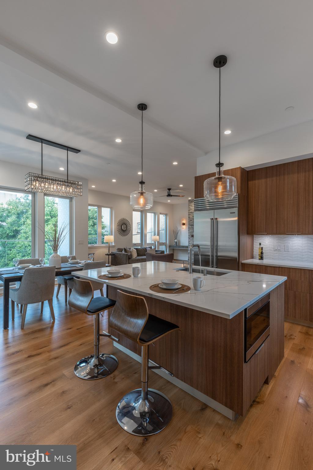 QUEEN VILLAGE - Residential