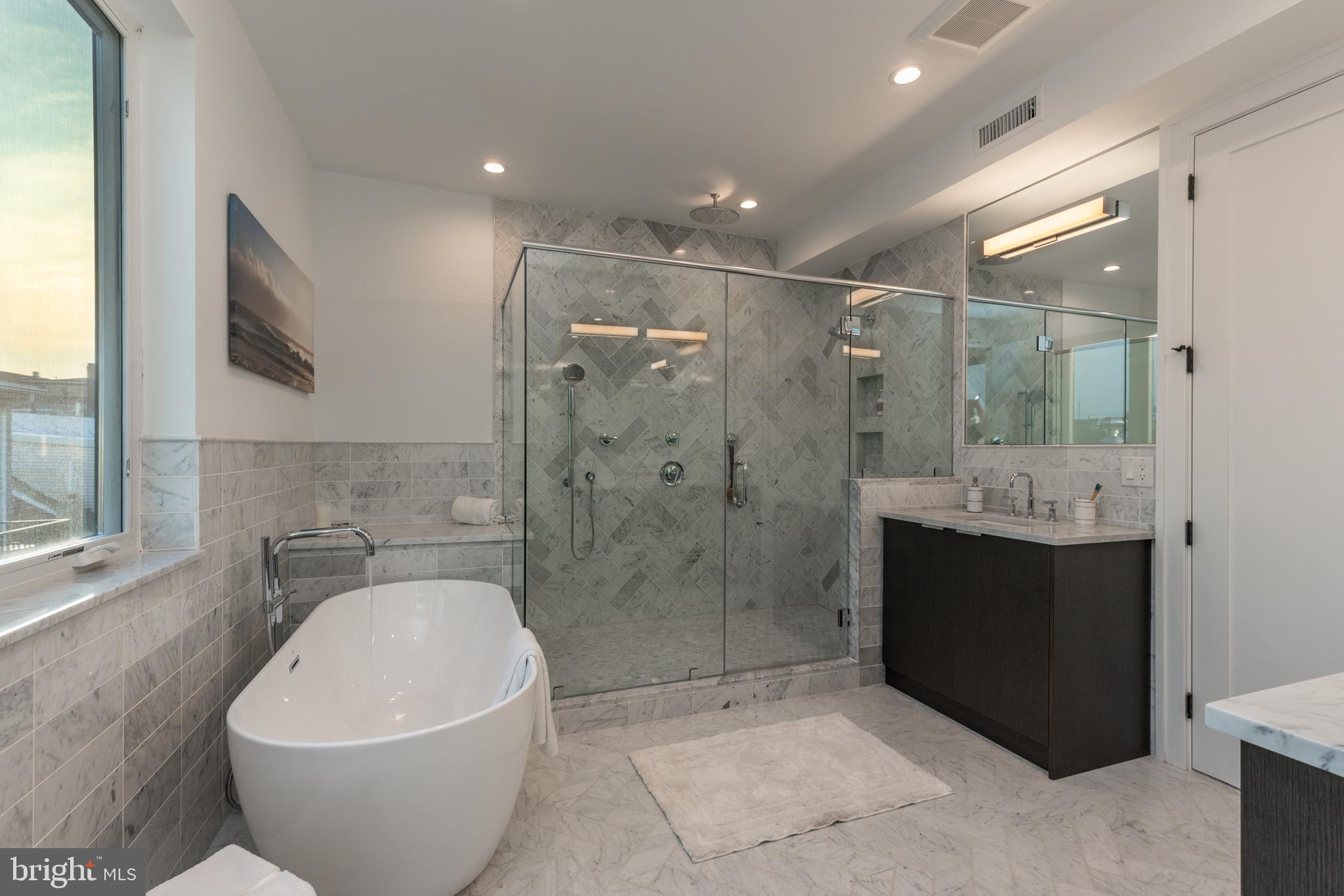 QUEEN VILLAGE - Residential