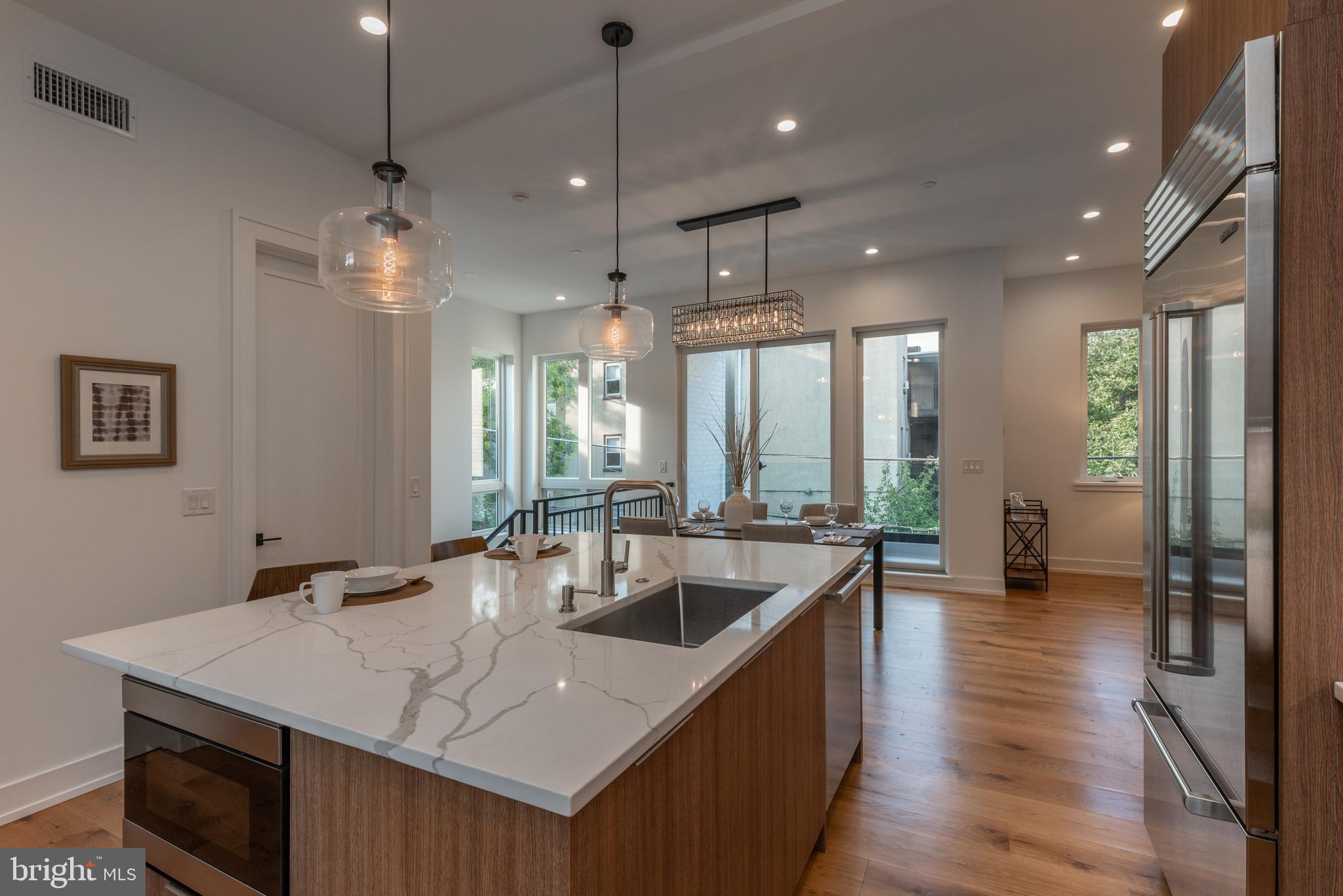 QUEEN VILLAGE - Residential