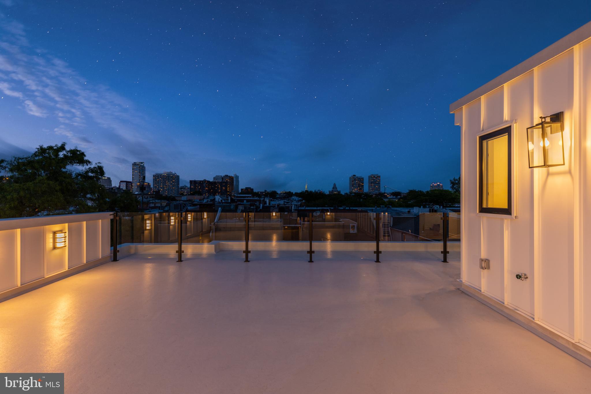 QUEEN VILLAGE - Residential