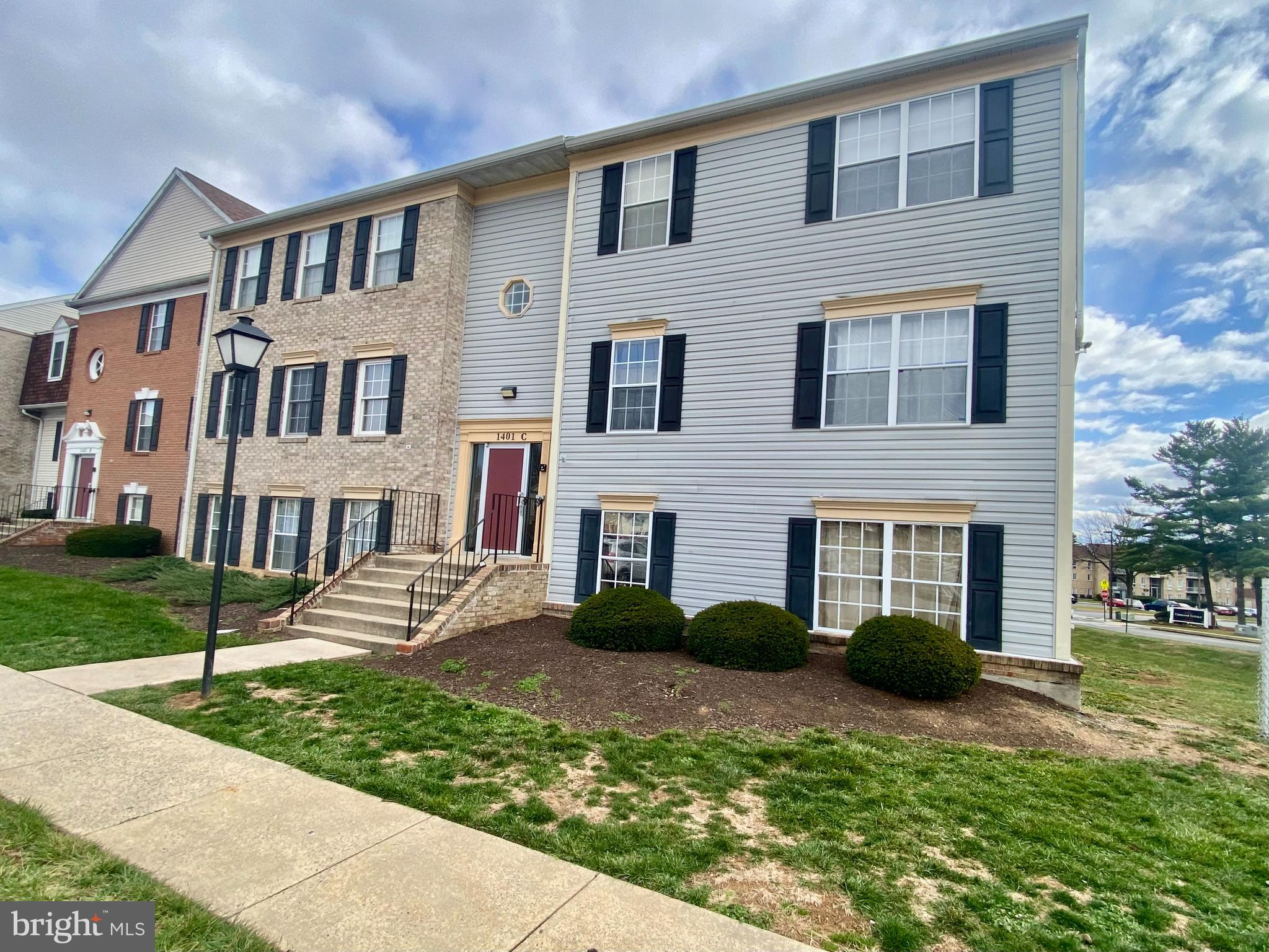 PARKWAY CONDOMINIUMS - Residential