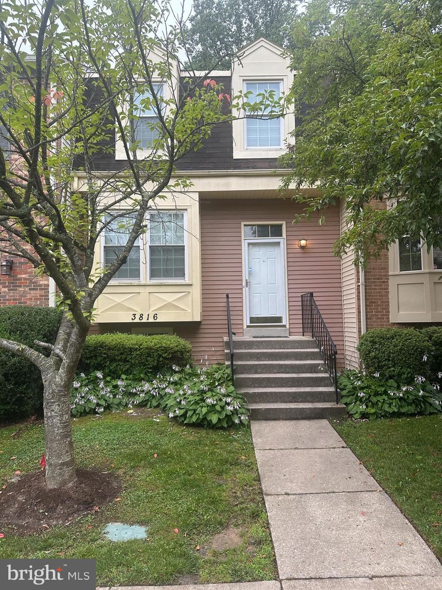 Immaculate townhouse featuring ,4 bedrooms, 3&1/2 bathrooms,Hardwood flooring through-out main level painted, stone front wood burning fireplace, sunken living room, hardwood floor, skylight ,2 level deck ,walk-out basement with 1 bedroom and full bathroom  and backs to woods. Rental requirement: Credit Score 650+, Income 3x monthly rent. Open House: Saturday, July 8th 12pm -1pm.