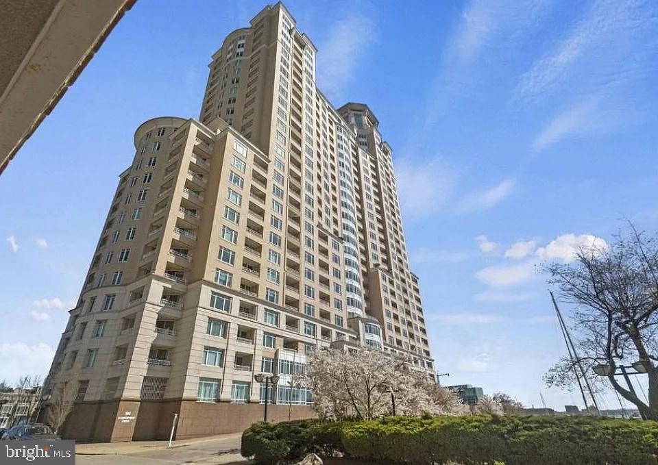 HARBORVIEW TOWERS - Residential Lease
