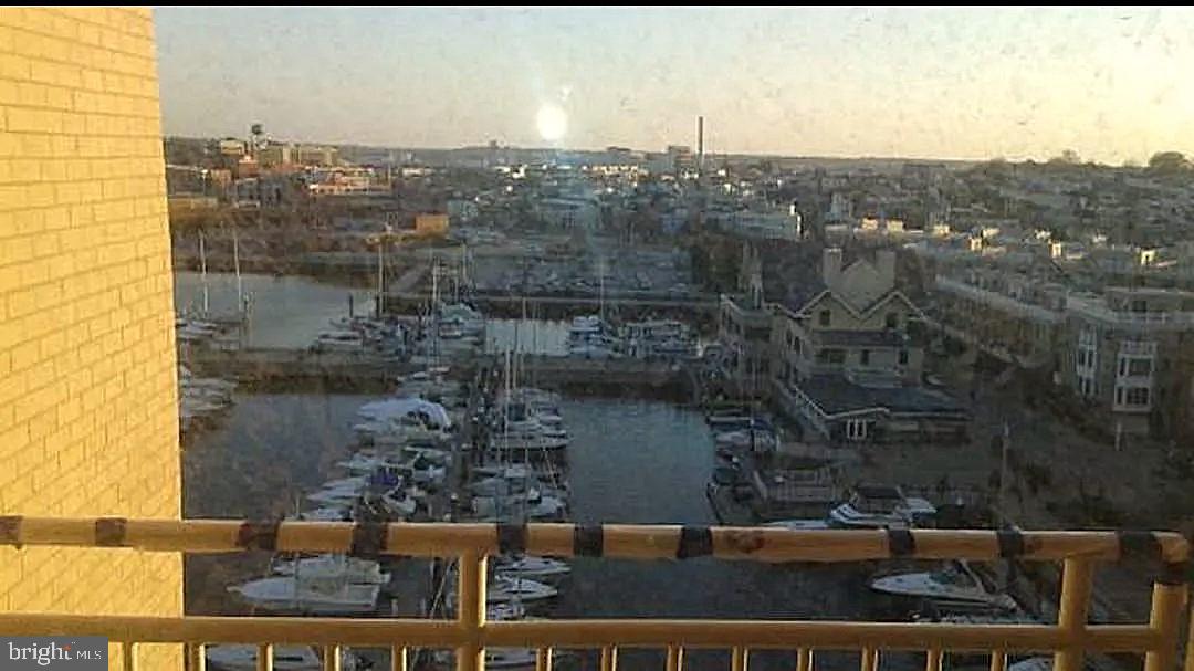 HARBORVIEW TOWERS - Residential Lease