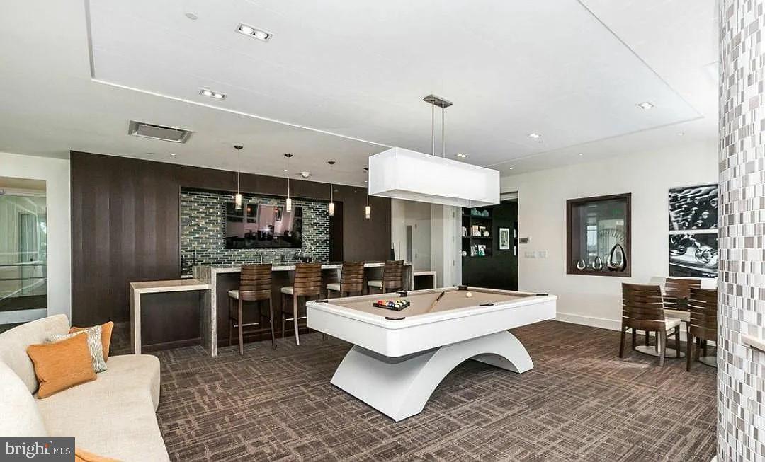 HARBORVIEW TOWERS - Residential Lease