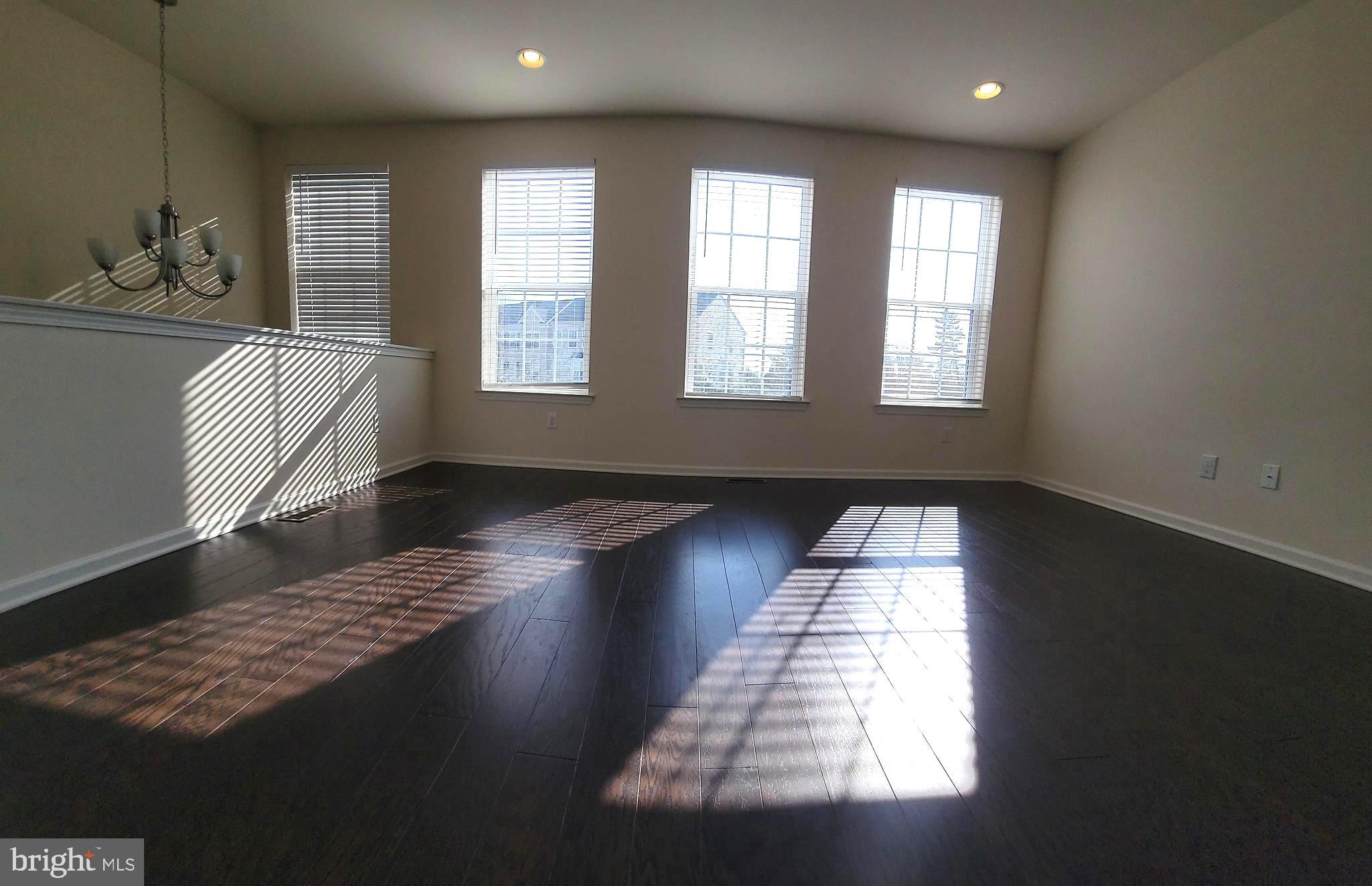 HIGH GROVE - Residential