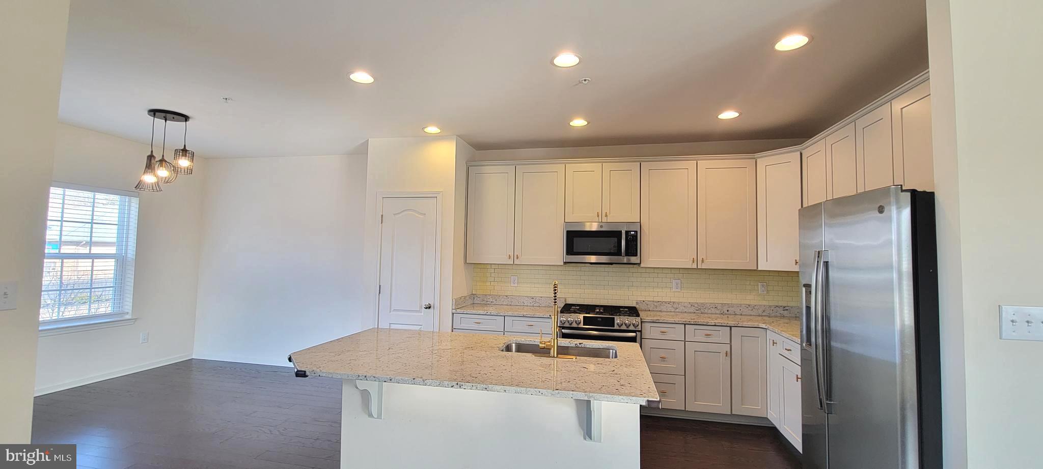 HIGH GROVE - Residential