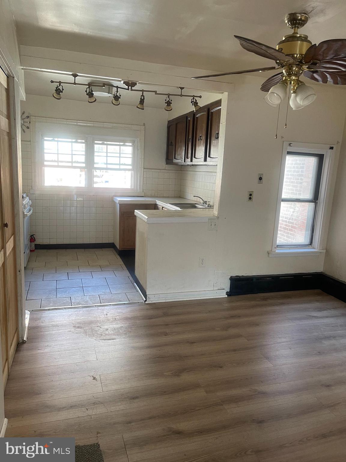 ELMWOOD PARK - Residential