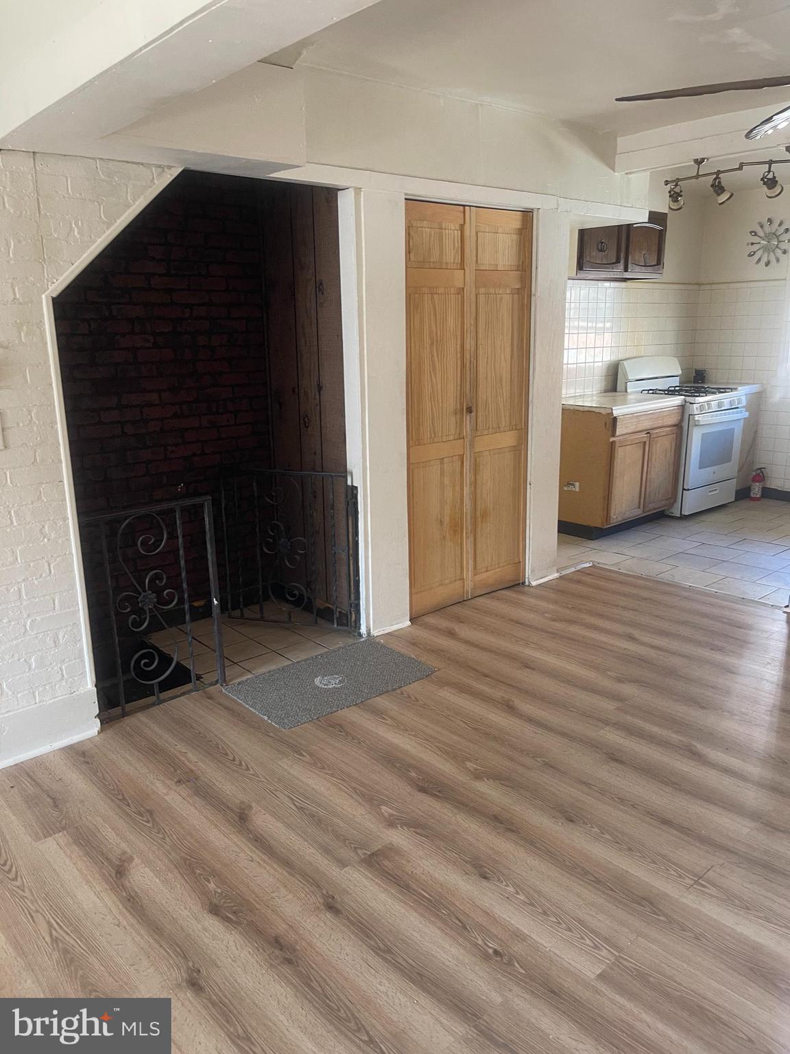 ELMWOOD PARK - Residential