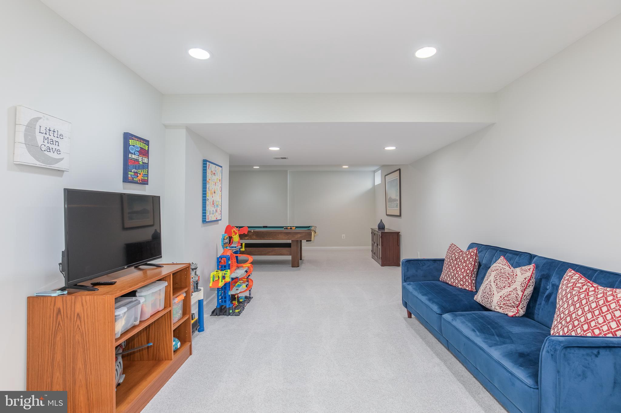 THE VISTAS AT WOODCLIFFE PARK - Residential