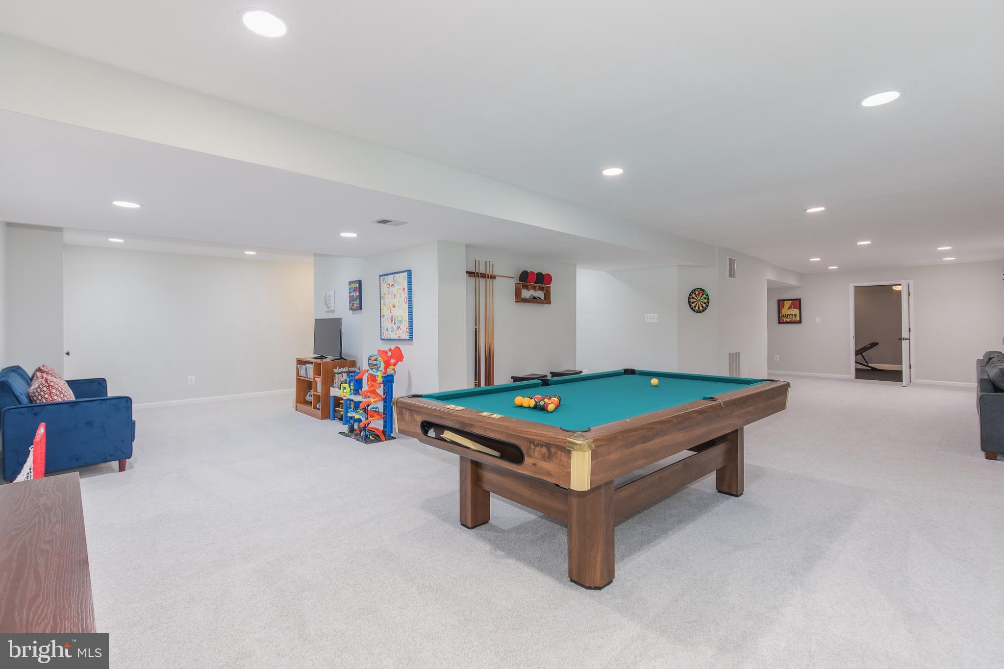 THE VISTAS AT WOODCLIFFE PARK - Residential