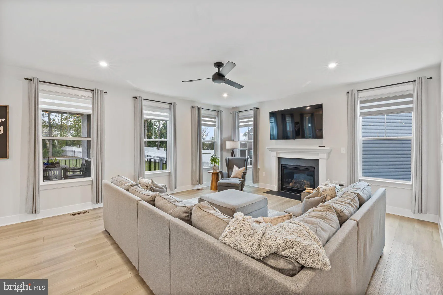 Bristow, Virginia 20136, United States, 6 Bedrooms Bedrooms, ,4 BathroomsBathrooms,Residential,Contingent,214559