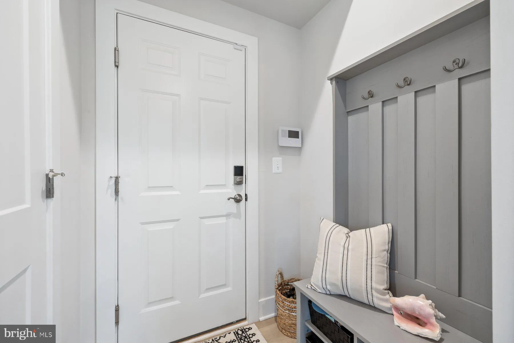 Bristow, Virginia 20136, United States, 6 Bedrooms Bedrooms, ,4 BathroomsBathrooms,Residential,Contingent,214559