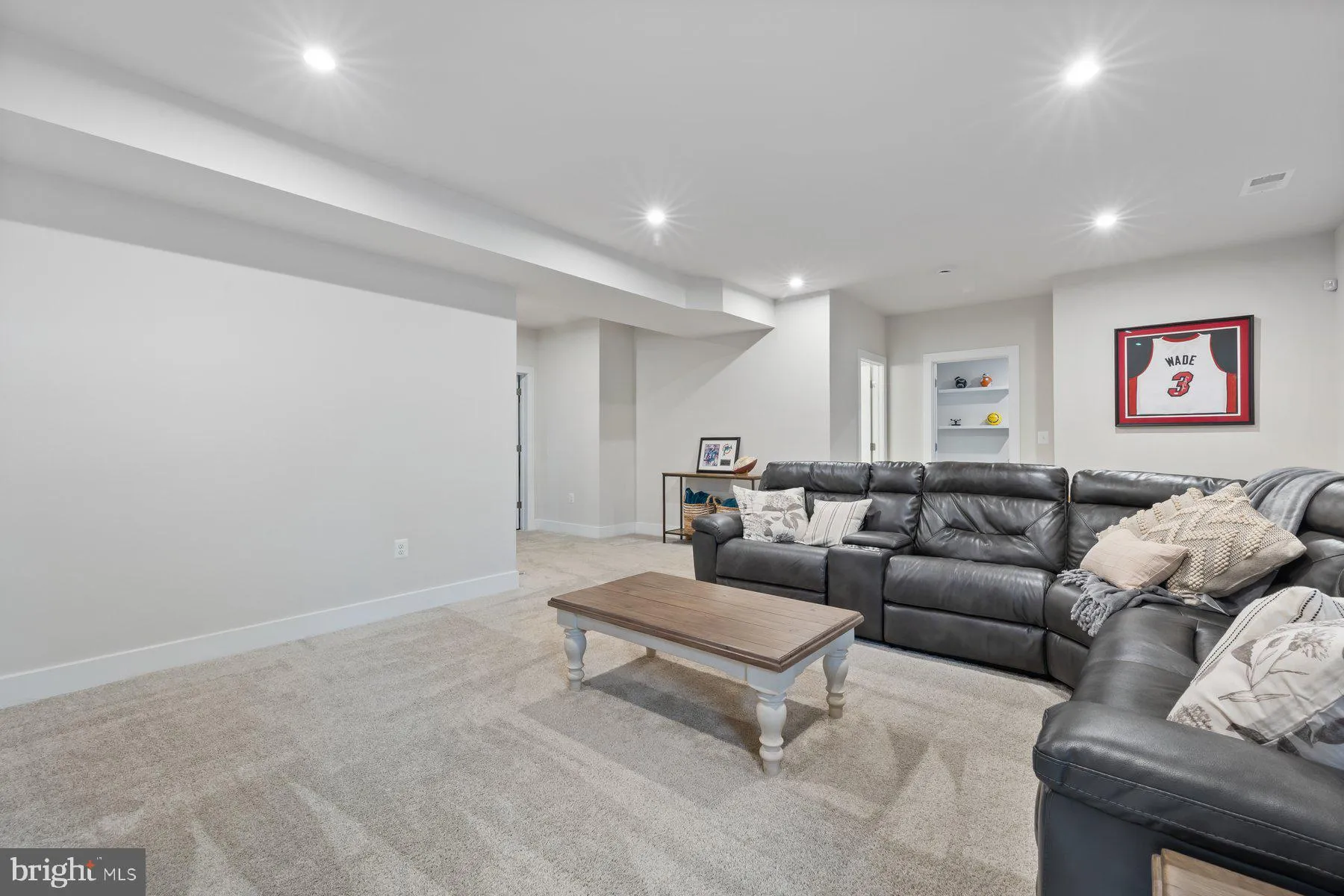 Bristow, Virginia 20136, United States, 6 Bedrooms Bedrooms, ,4 BathroomsBathrooms,Residential,Contingent,214559