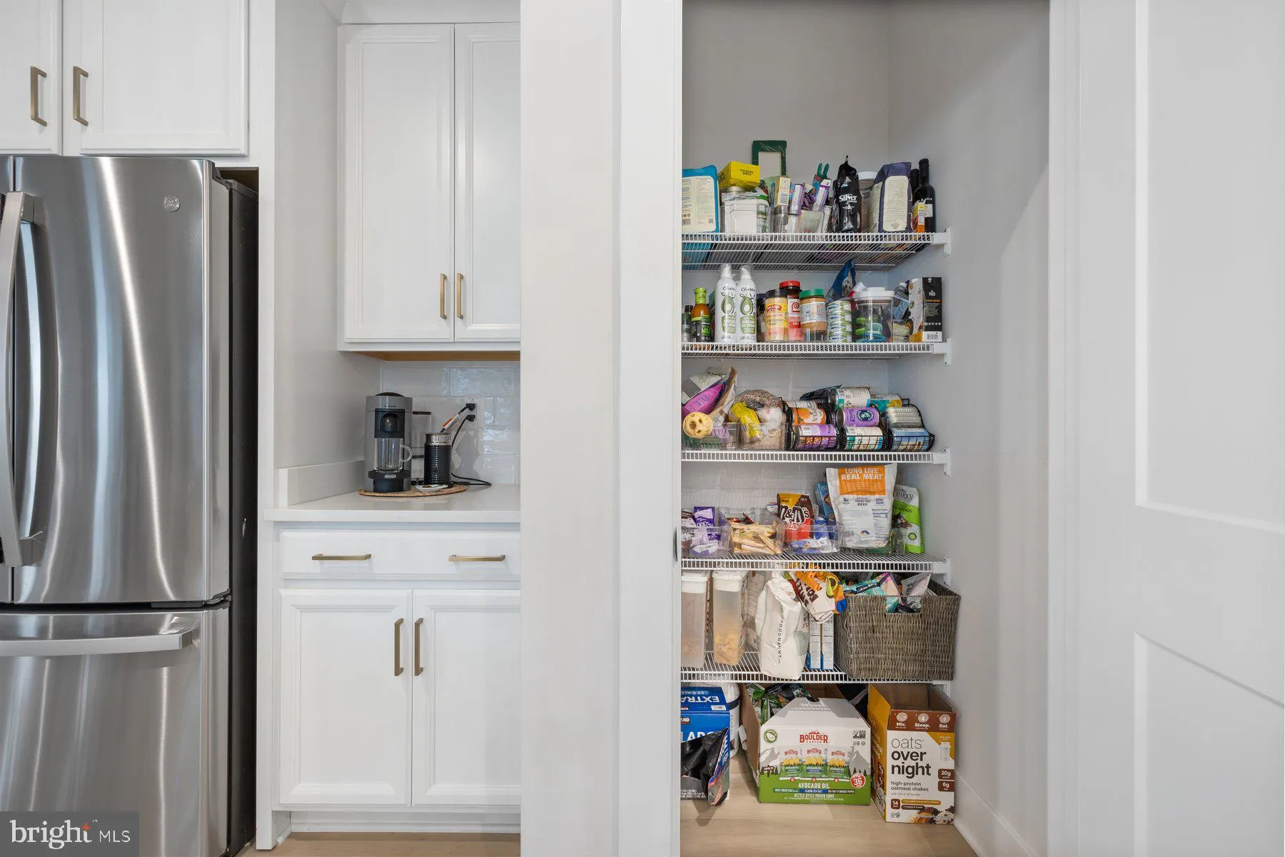 Bristow, Virginia 20136, United States, 6 Bedrooms Bedrooms, ,4 BathroomsBathrooms,Residential,Contingent,214559