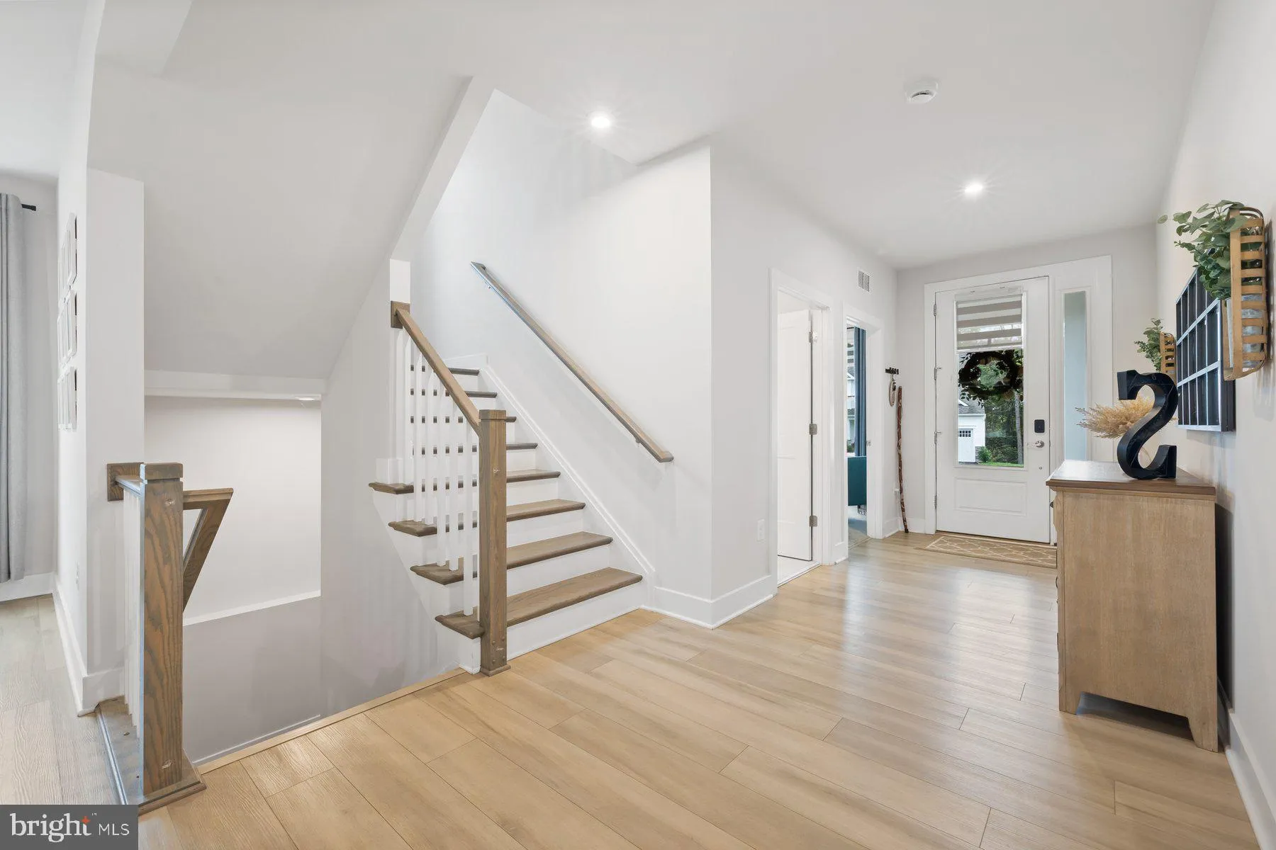 Bristow, Virginia 20136, United States, 6 Bedrooms Bedrooms, ,4 BathroomsBathrooms,Residential,Contingent,214559