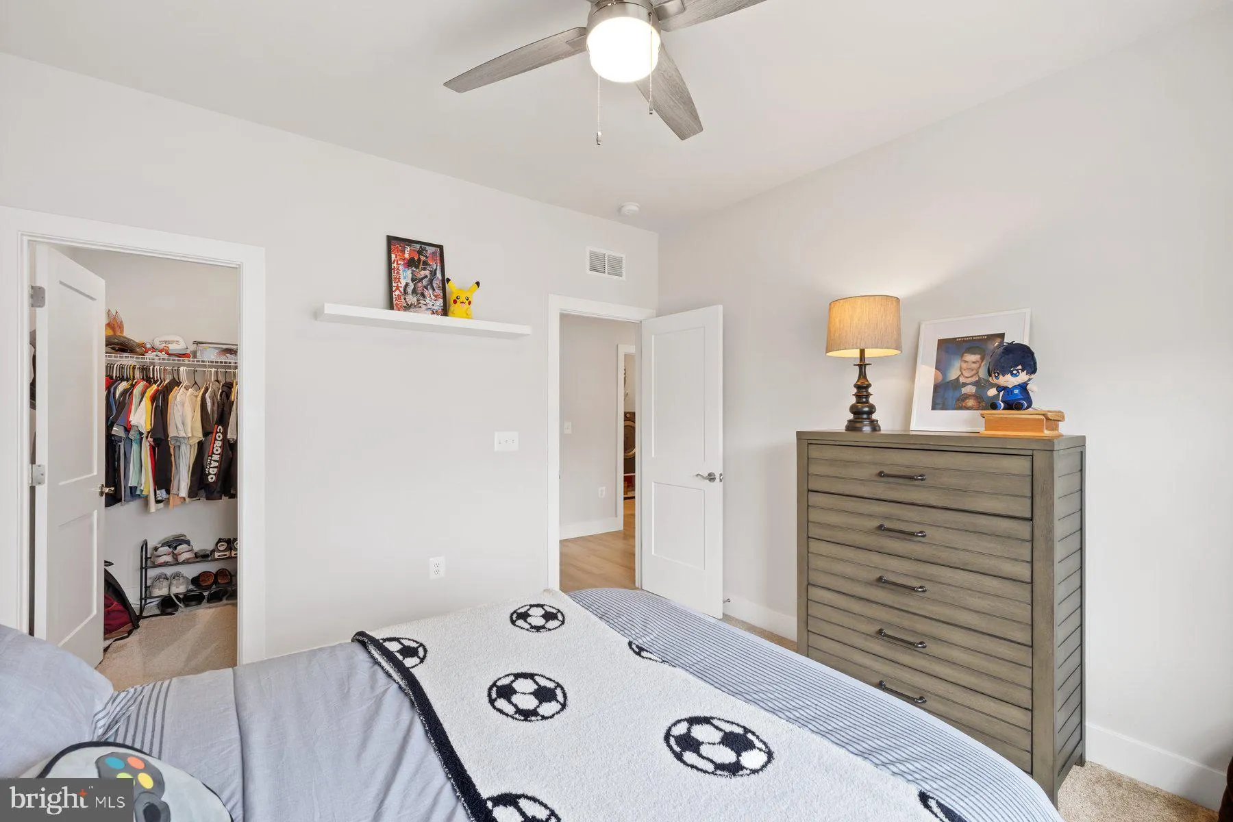 Bristow, Virginia 20136, United States, 6 Bedrooms Bedrooms, ,4 BathroomsBathrooms,Residential,Contingent,214559