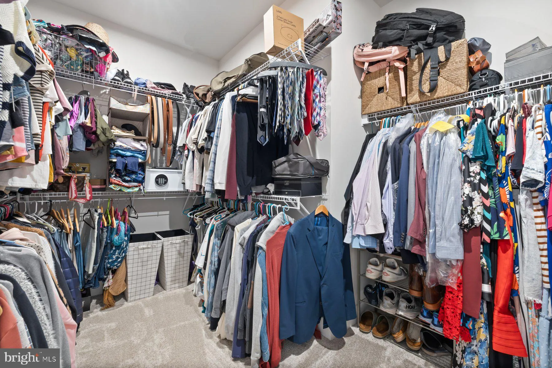 Bristow, Virginia 20136, United States, 6 Bedrooms Bedrooms, ,4 BathroomsBathrooms,Residential,Contingent,214559