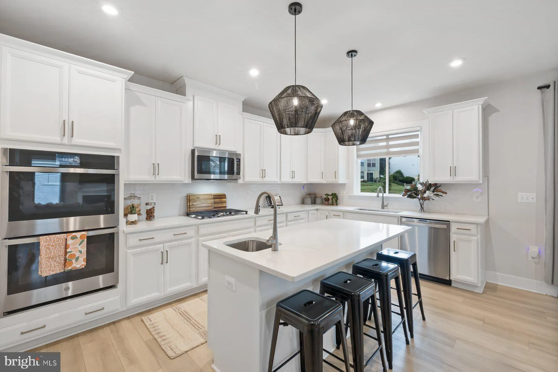 Bristow, Virginia 20136, United States, 6 Bedrooms Bedrooms, ,4 BathroomsBathrooms,Residential,Contingent,214559